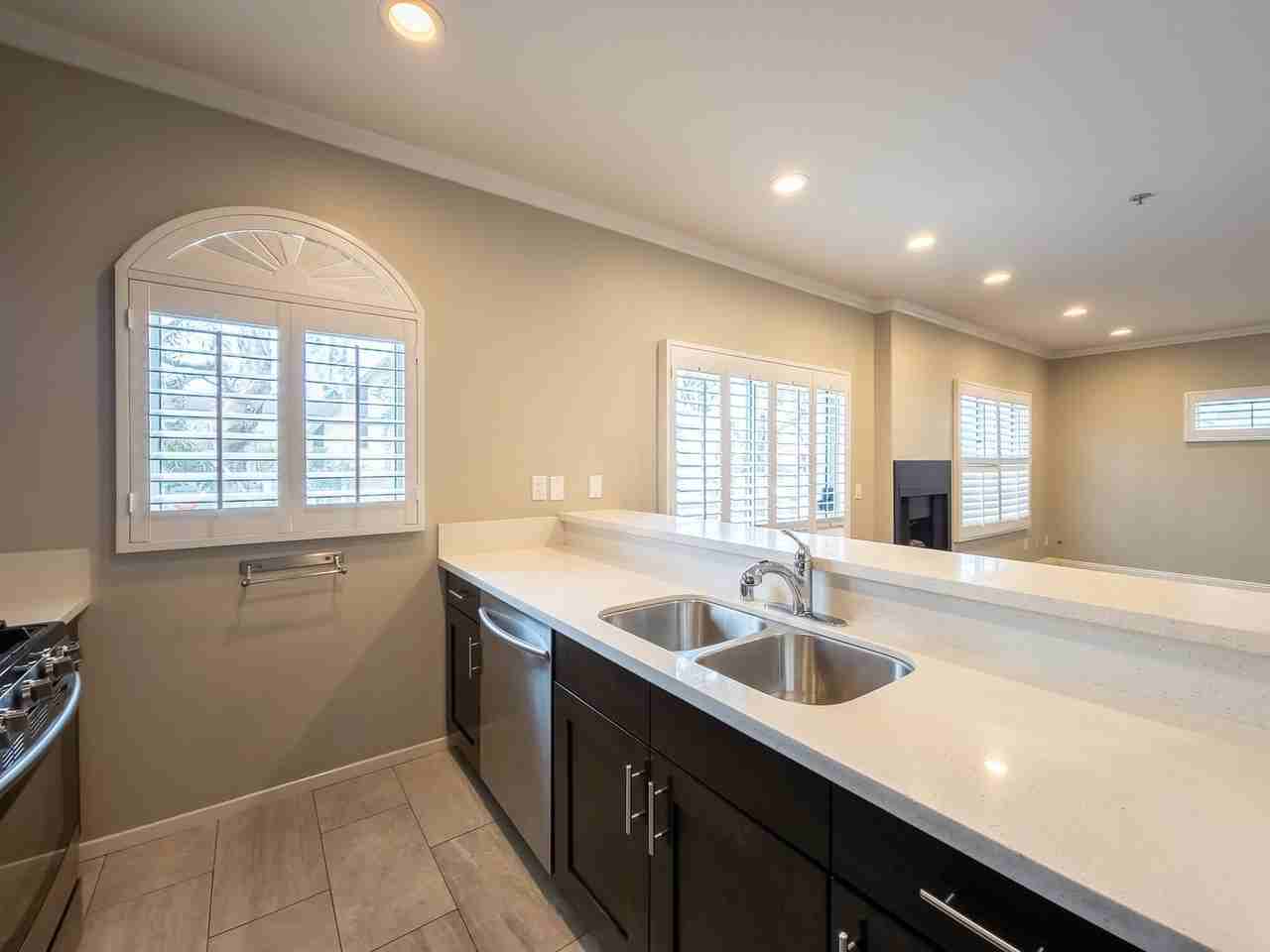 11038 Camarillo St #18 - Photo 4 of 31