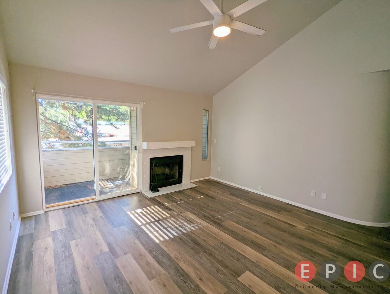 1460 E Foxboro Dr #2 - Photo 2 of 16