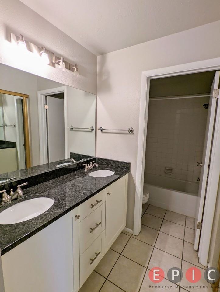 1460 E Foxboro Dr #2 - Photo 3 of 16