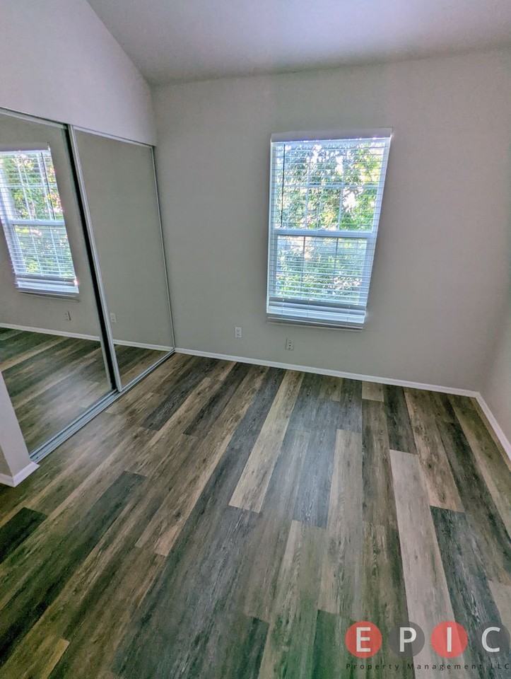 1460 E Foxboro Dr #2 - Photo 4 of 16