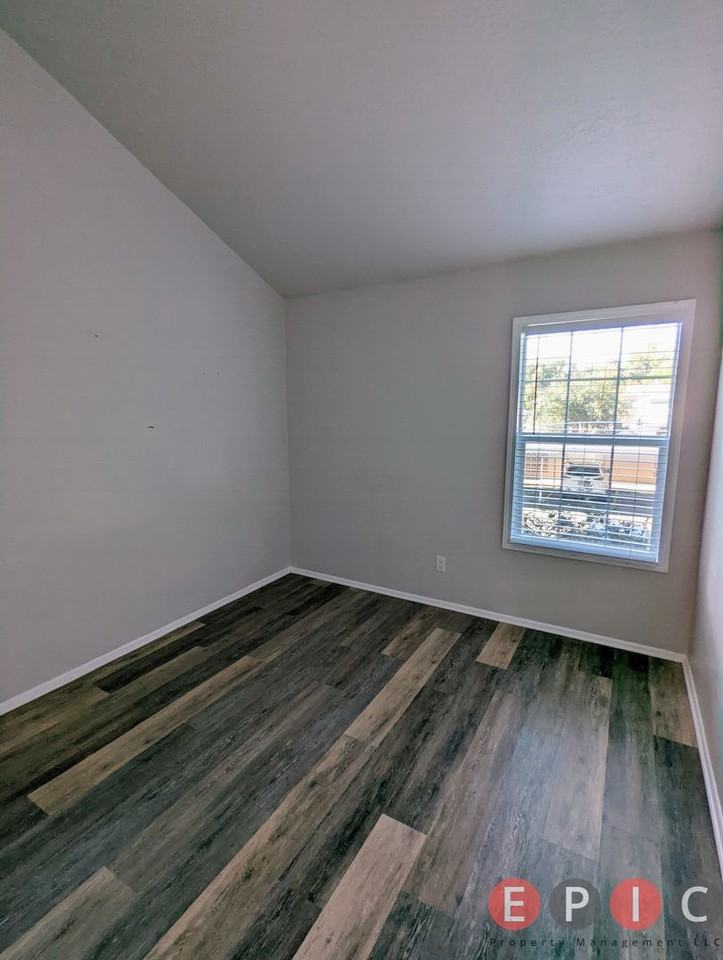 1460 E Foxboro Dr #2 - Photo 6 of 16
