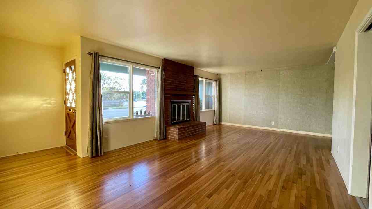 276 Daly Ave - Photo 3 of 27