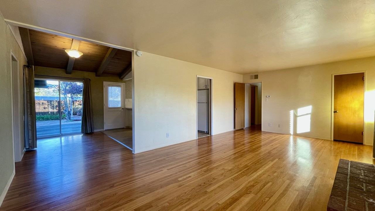 276 Daly Ave - Photo 6 of 27