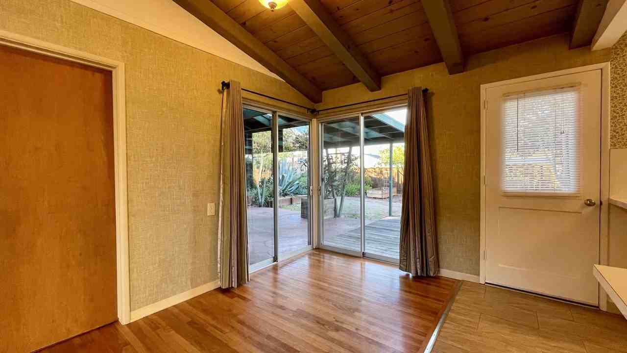 276 Daly Ave - Photo 7 of 27