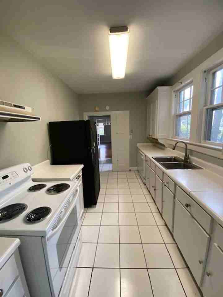 3204 Devereaux Rd - Photo 3 of 14