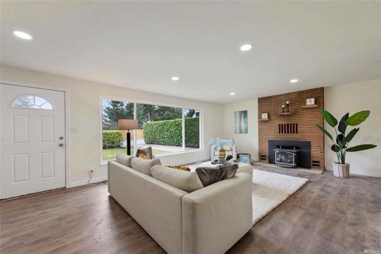 2633 Ne 23rd St - Photo 6 of 21