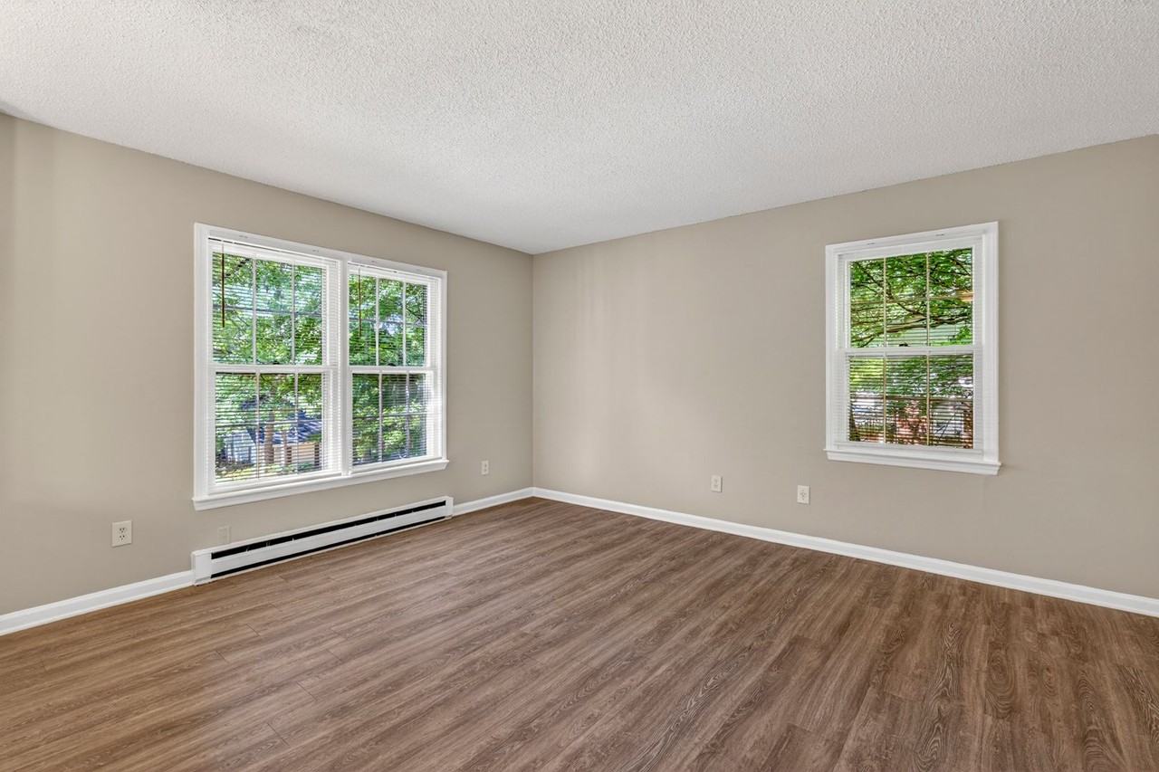 4725 Pennoak Rd - Photo 3 of 36