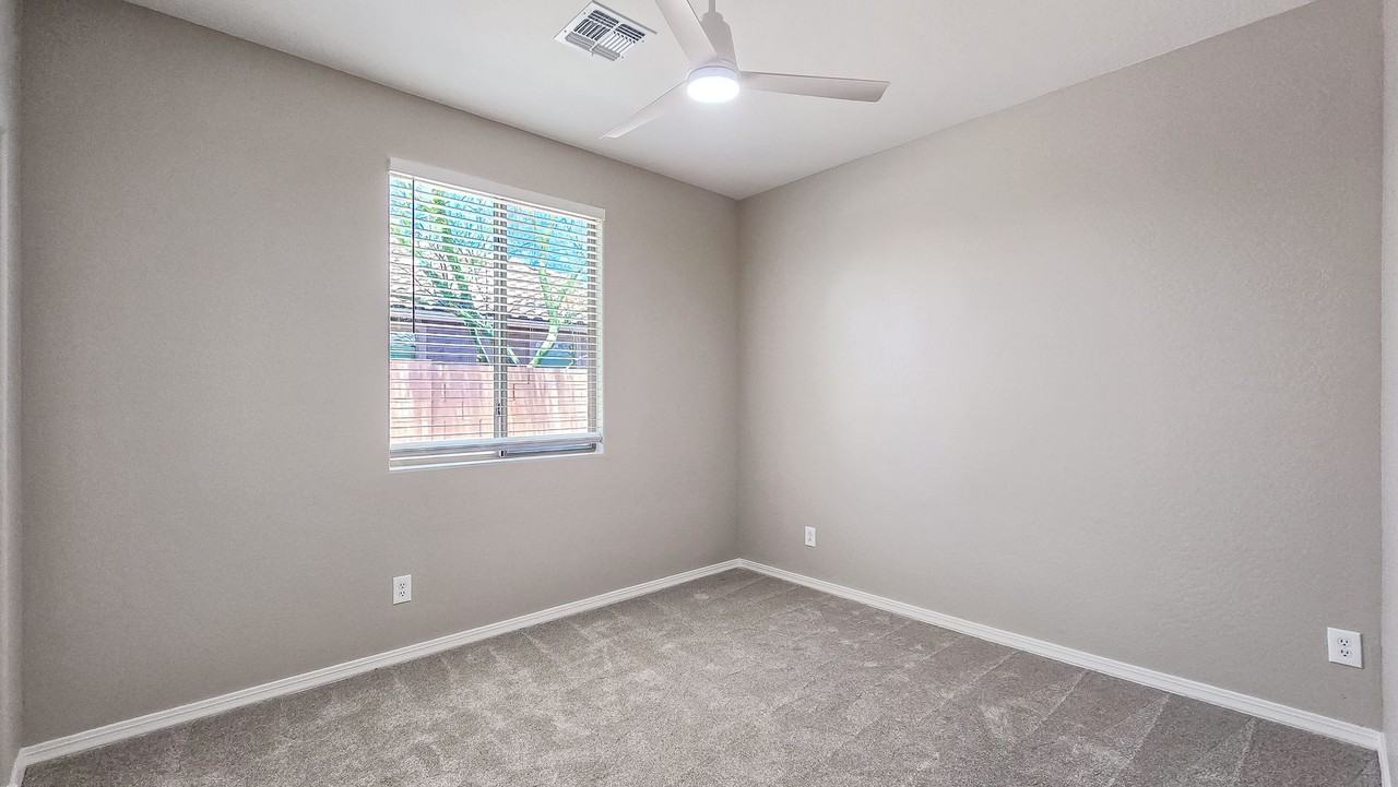 17878 W Desert Wind Dr - Photo 5 of 43