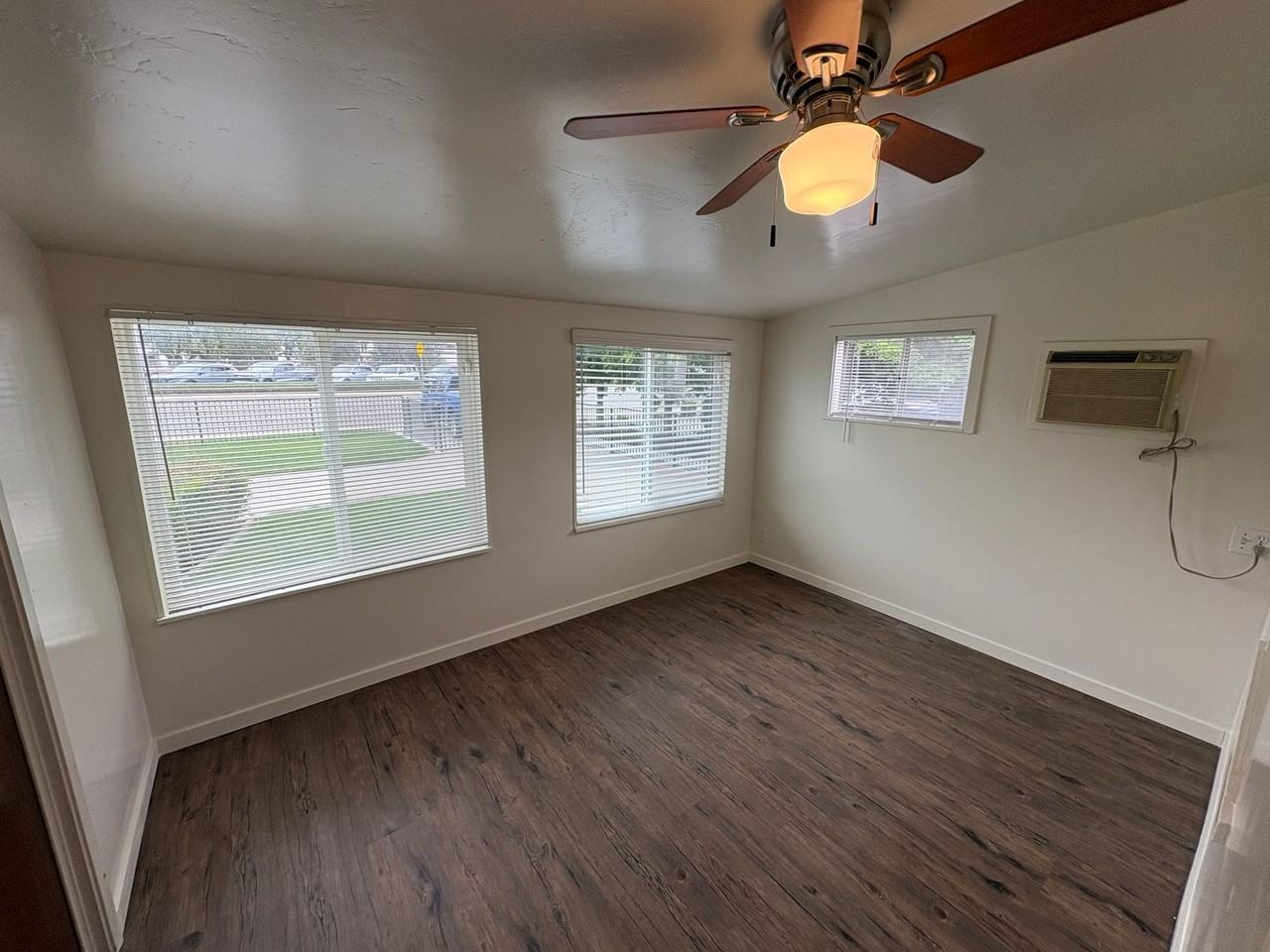 309 W Noble Ave - Photo 4 of 38