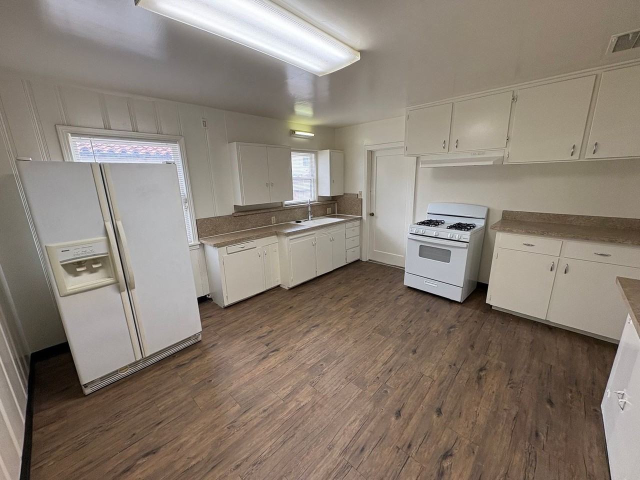 309 W Noble Ave - Photo 6 of 38