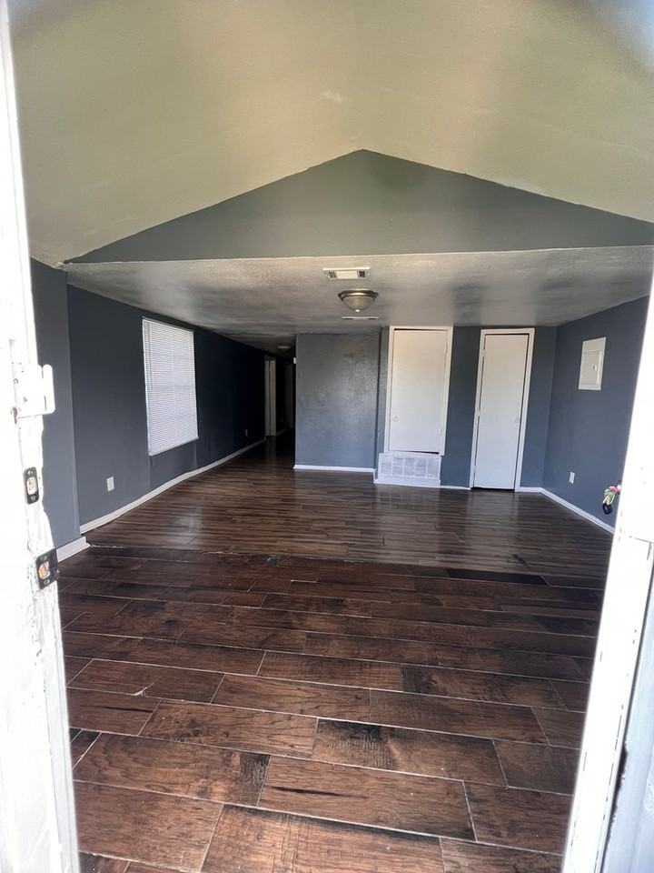 201 Root Ave - Photo 3 of 13
