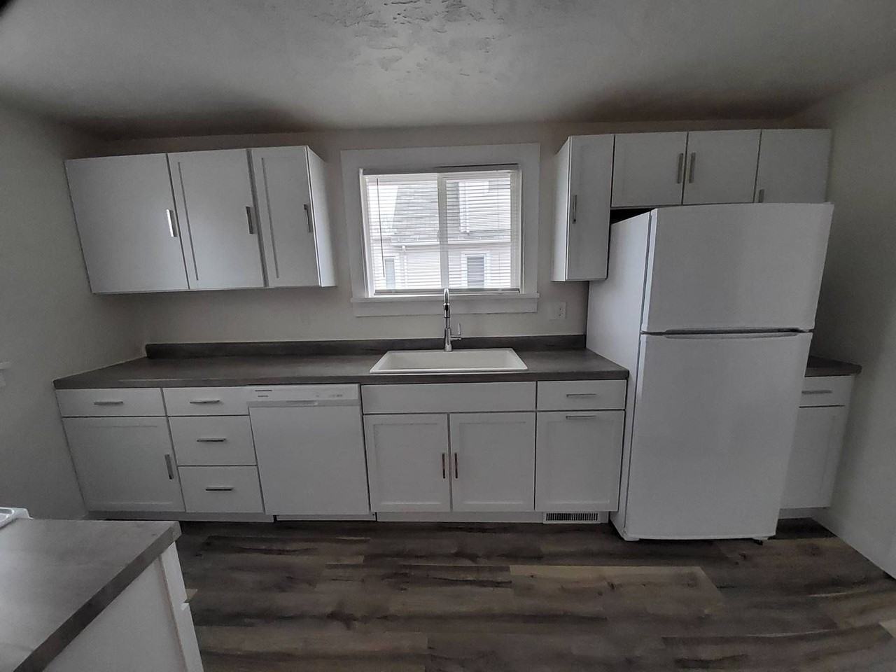 1368 Cherry St - Photo 3 of 17