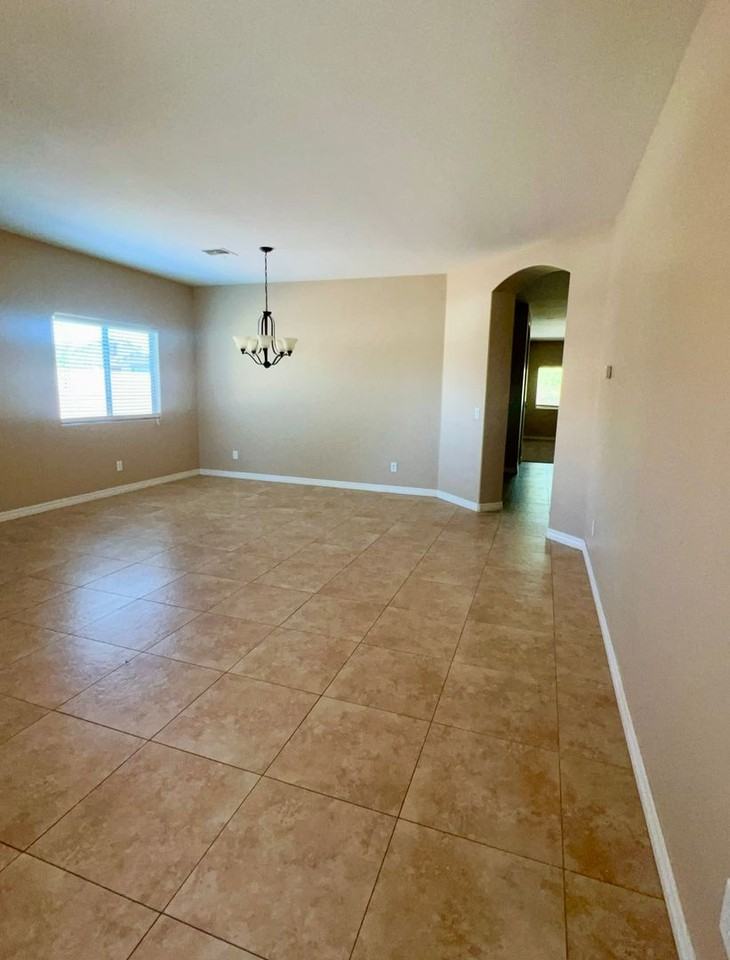 2717 E Ficus Way - Photo 2 of 5