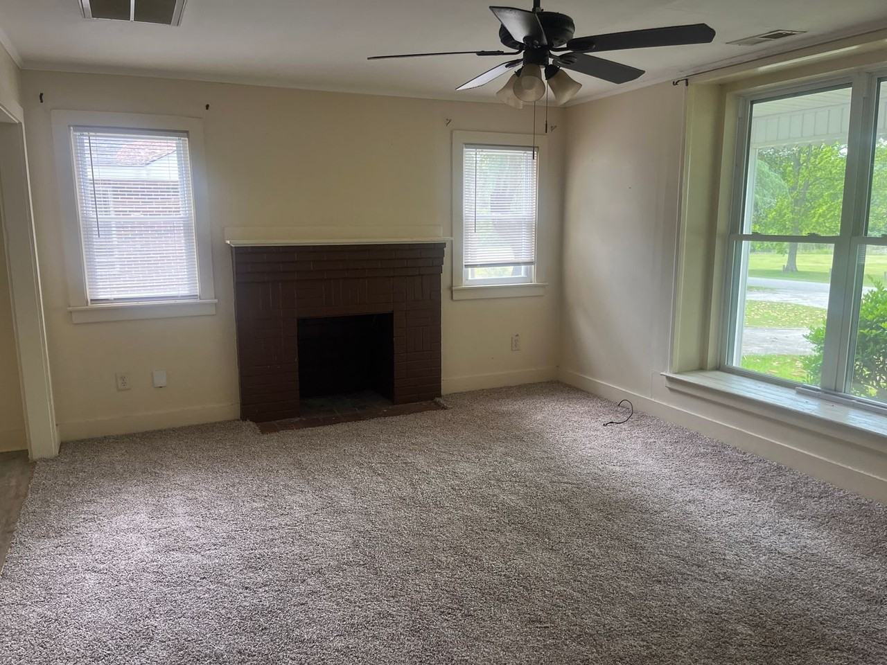 328 Williamsburg St Ne - Photo 2 of 12