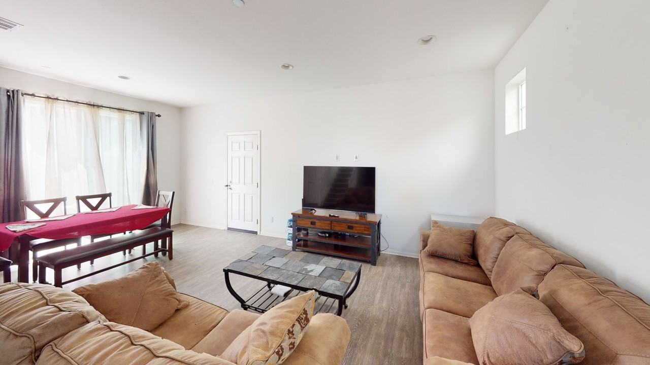 13010 58th St - Photo 5 of 25
