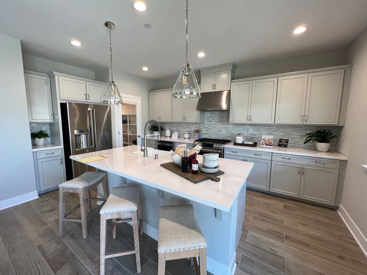 809 Cosmos Dr - Photo 2 of 24