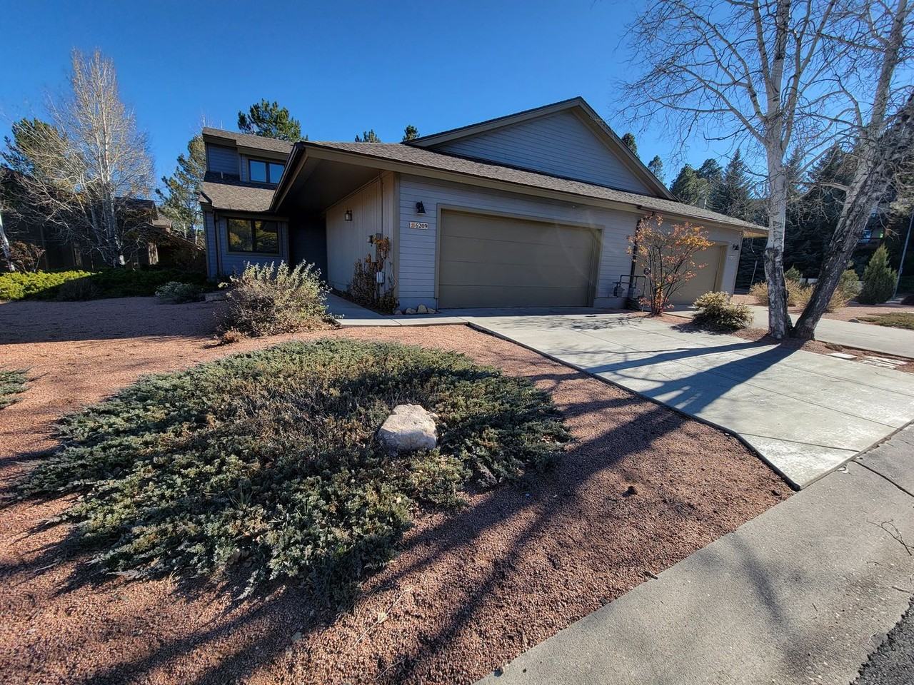 6209 E Willow Loop