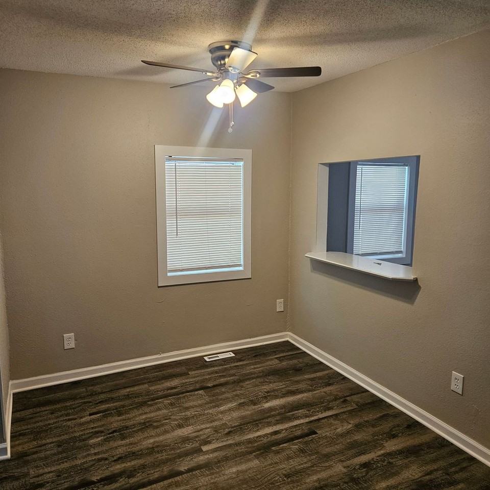 609 N Hocker Ave - Photo 4 of 12