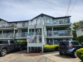 featured image of 1119 N Forest St #301