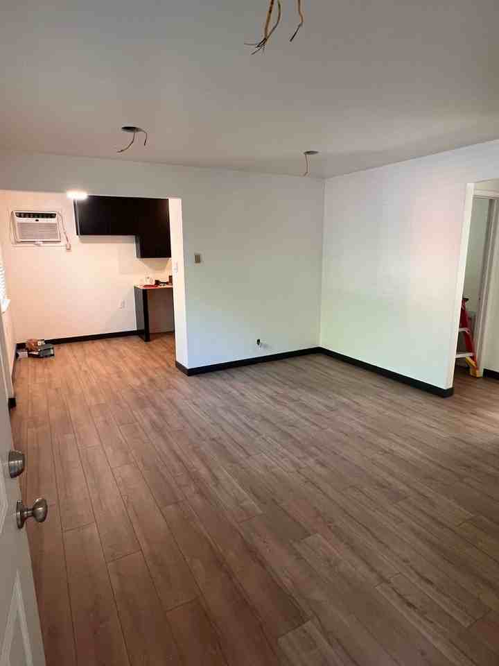 700 24th St - Photo 3 of 13