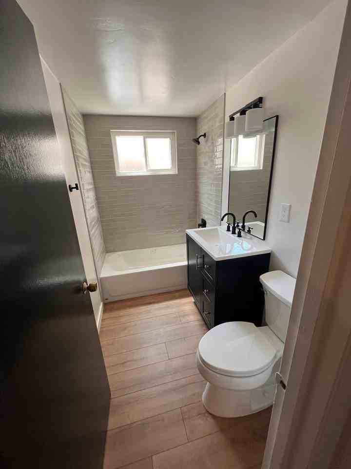 700 24th St - Photo 4 of 13