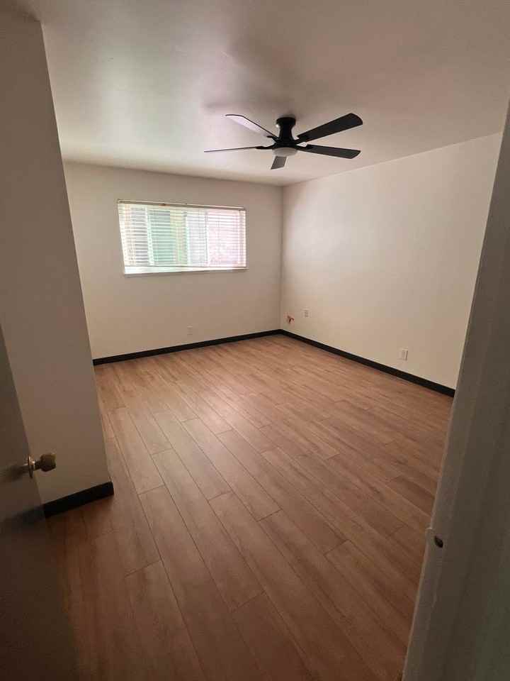 700 24th St - Photo 5 of 13