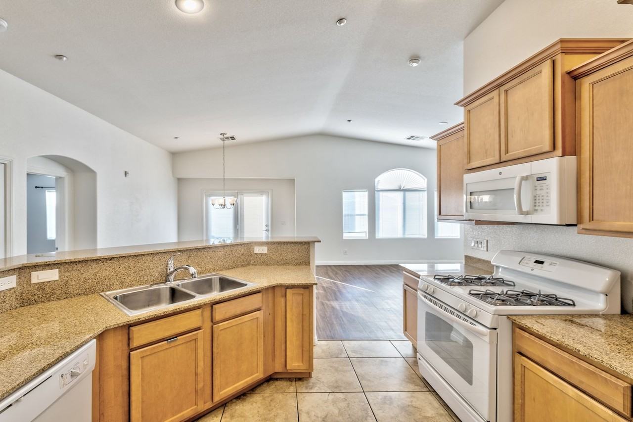 10096 Sunset Palisades Way #101 - Photo 6 of 16