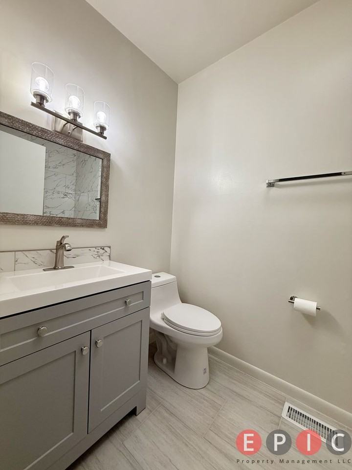 4608 S Russell St - Photo 4 of 13