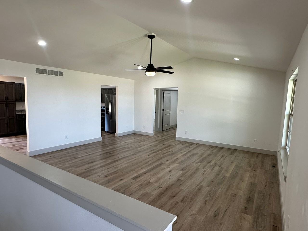 165 Mesa Dr - Photo 5 of 50