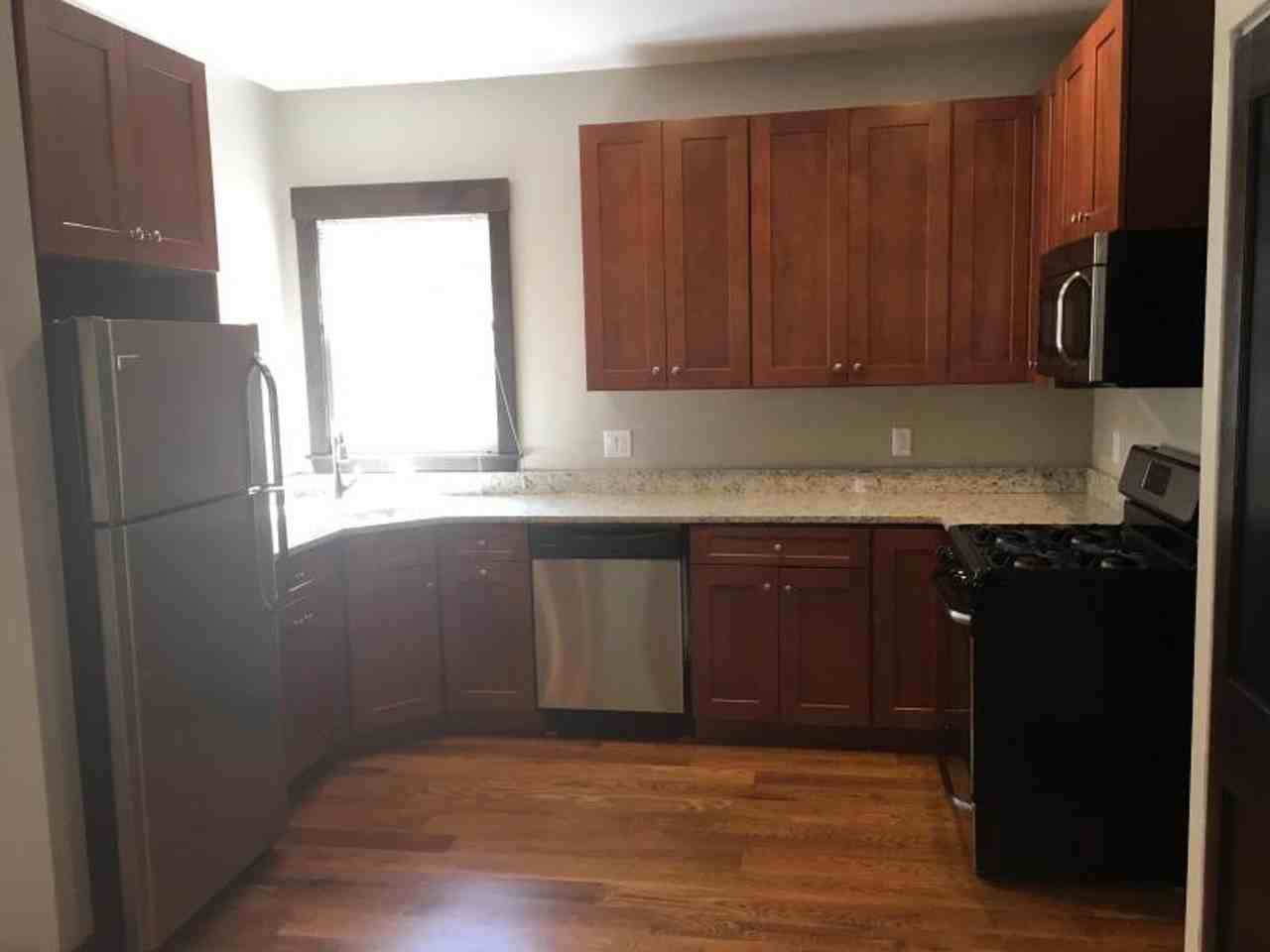 47 Creighton St - Photo 2 of 9