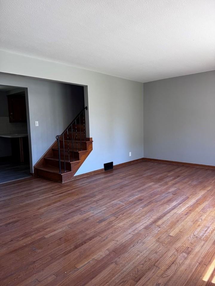 23901 Puritan Rd - Photo 3 of 12