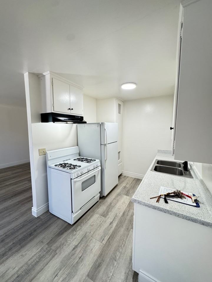 1160 E Alosta Ave #03 - Photo 2 of 15