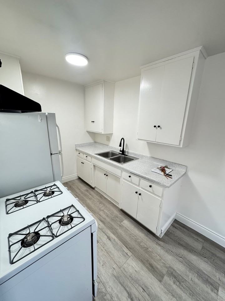 1160 E Alosta Ave #03 - Photo 3 of 15