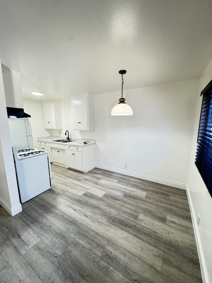 1160 E Alosta Ave #03 - Photo 4 of 15