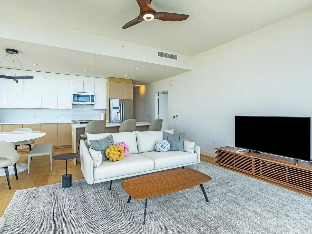1001 Queen St #3901 - Photo 3 of 22