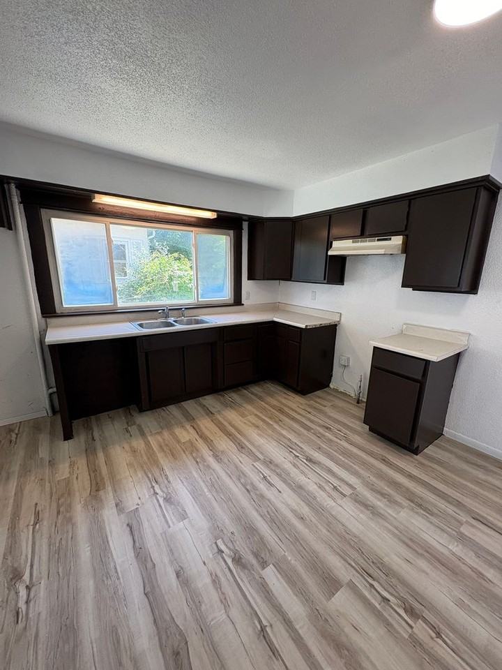 624 Magnolia Pkwy - Photo 2 of 10
