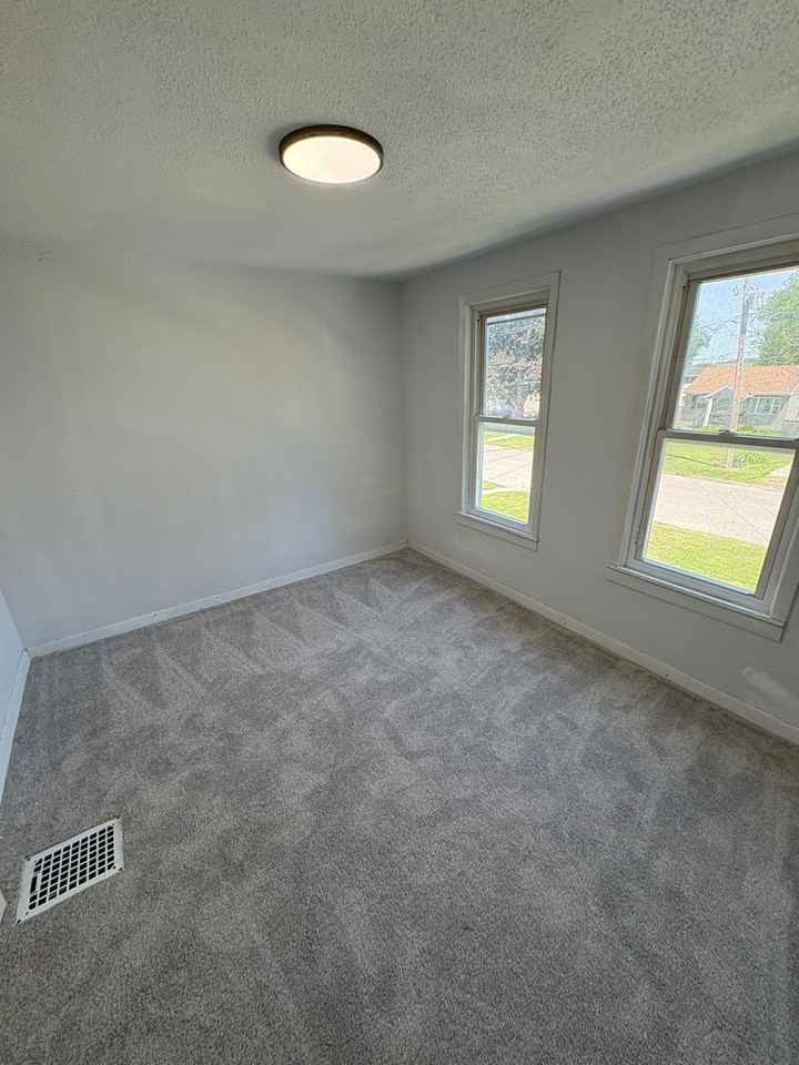 624 Magnolia Pkwy - Photo 5 of 10