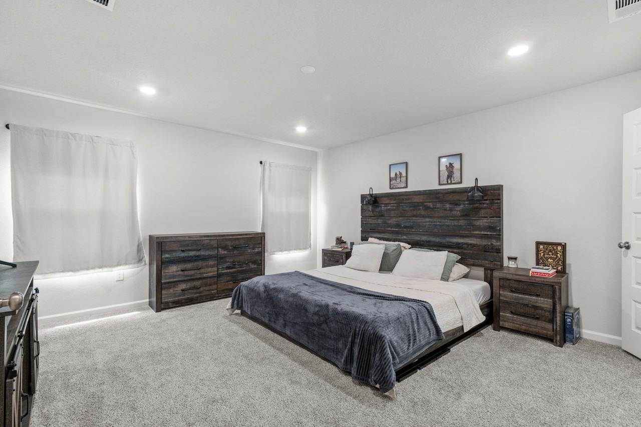 557 Mary Lou Way - Photo 4 of 11