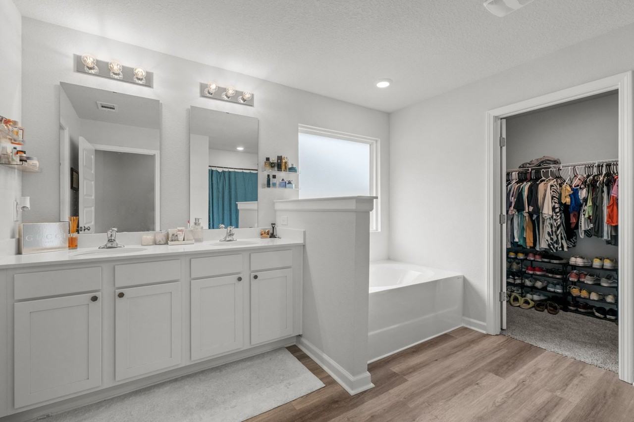 557 Mary Lou Way - Photo 5 of 11