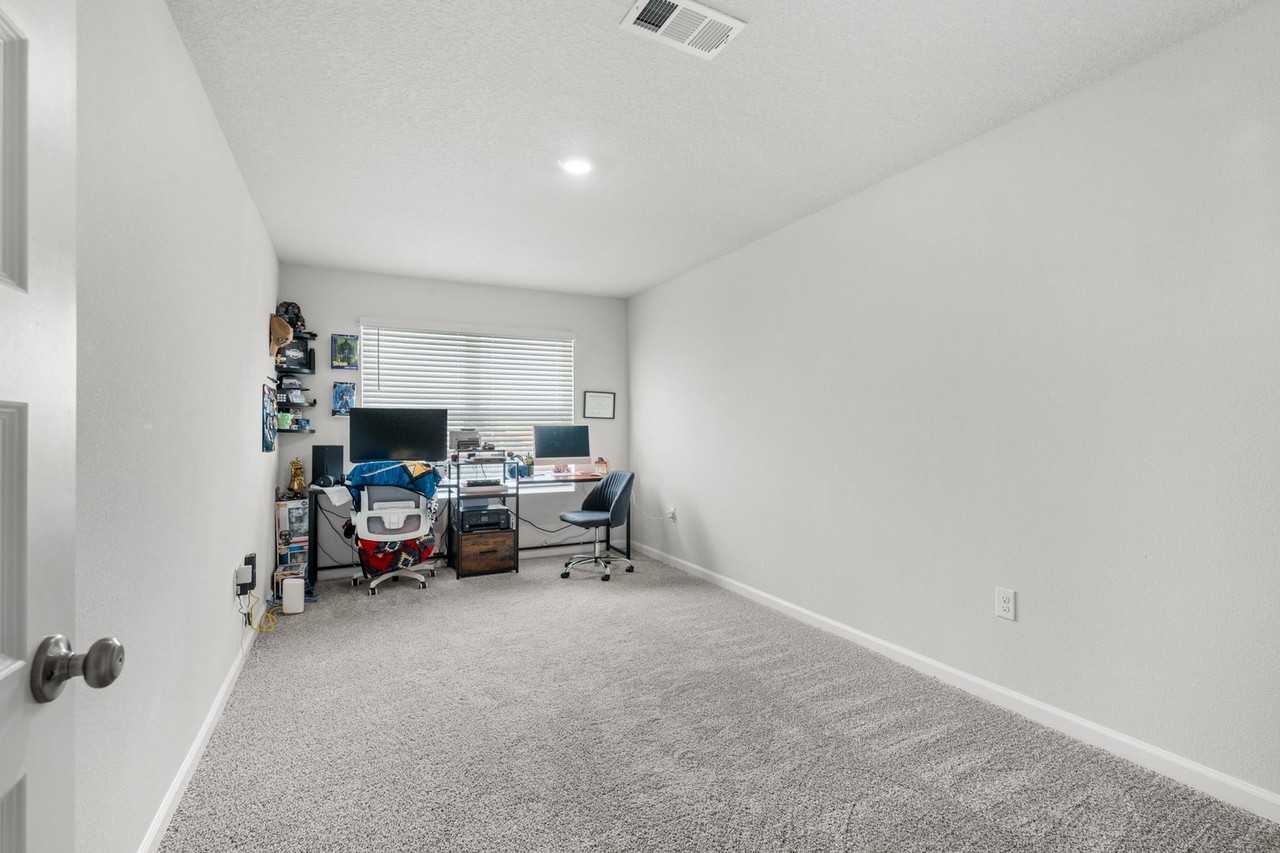 557 Mary Lou Way - Photo 6 of 11