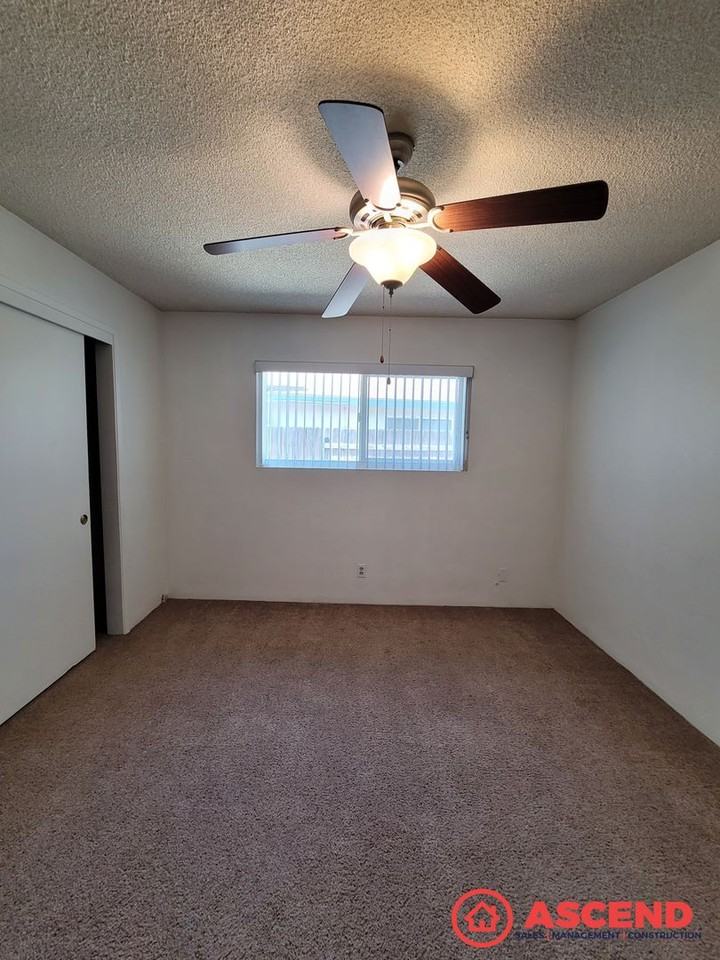 4213 Charter Oaks Ave - Photo 6 of 11
