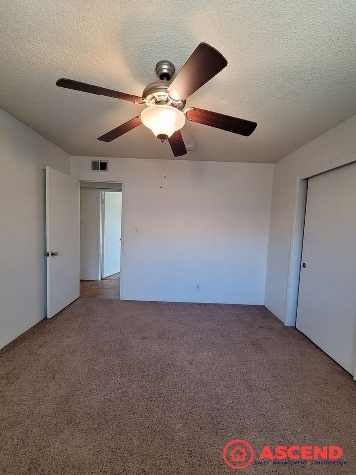 4213 Charter Oaks Ave - Photo 7 of 11