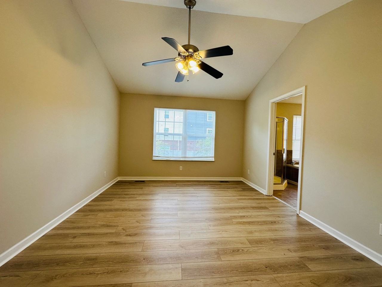 806 Blue Spruce Way - Photo 5 of 26