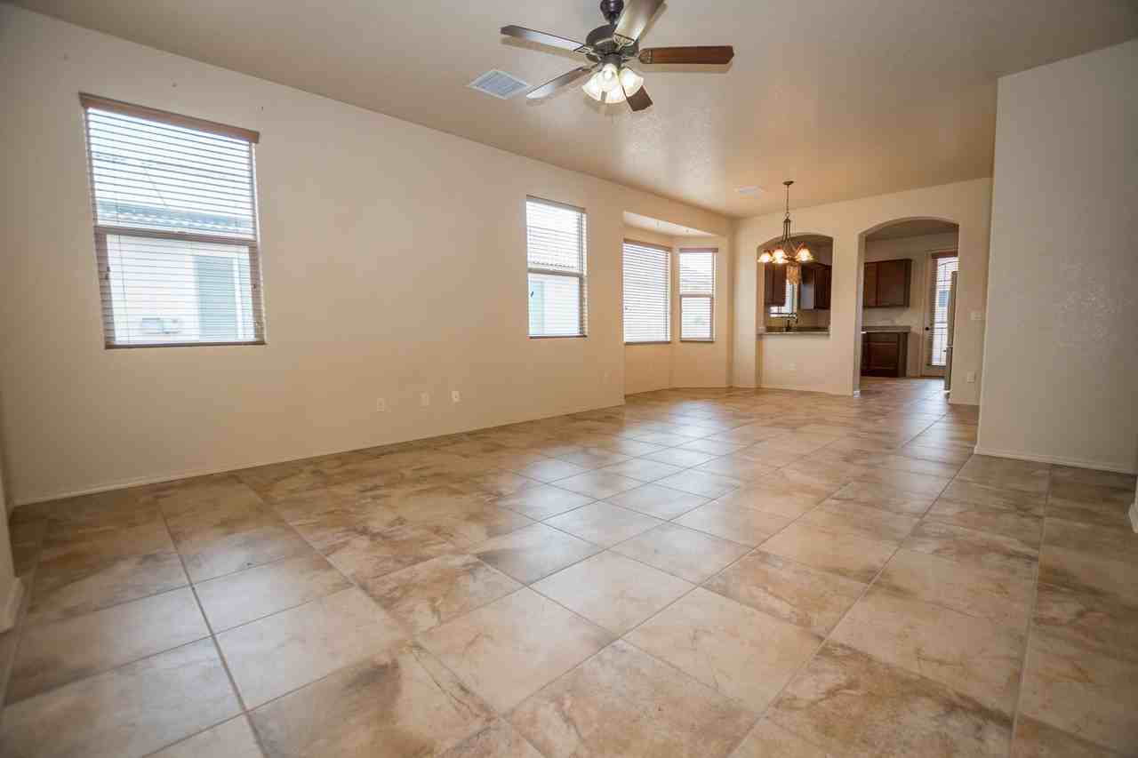 278 Bainbridge Dr - Photo 3 of 47