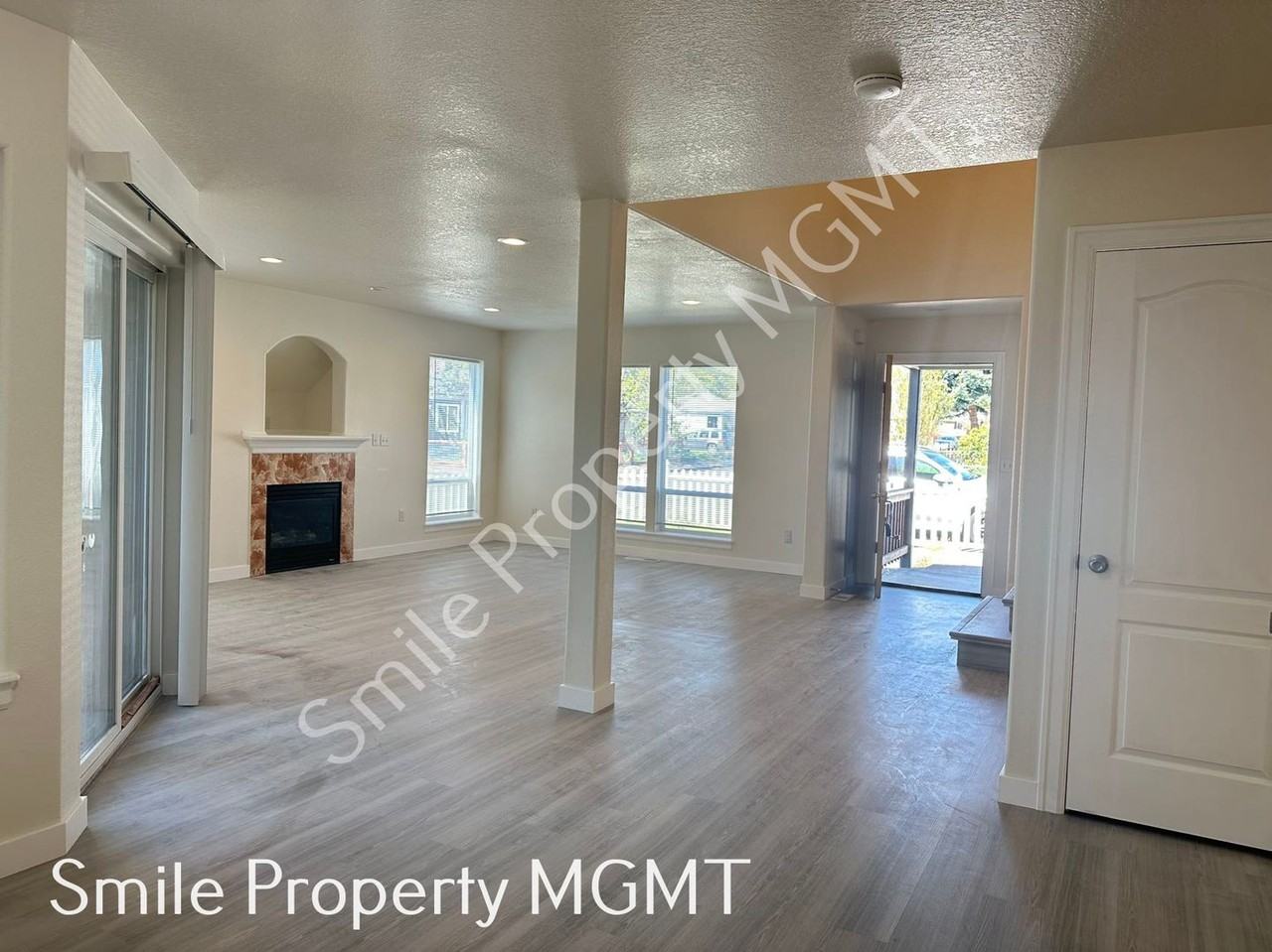 8504 Se Raymond Ct #A - Photo 3 of 18