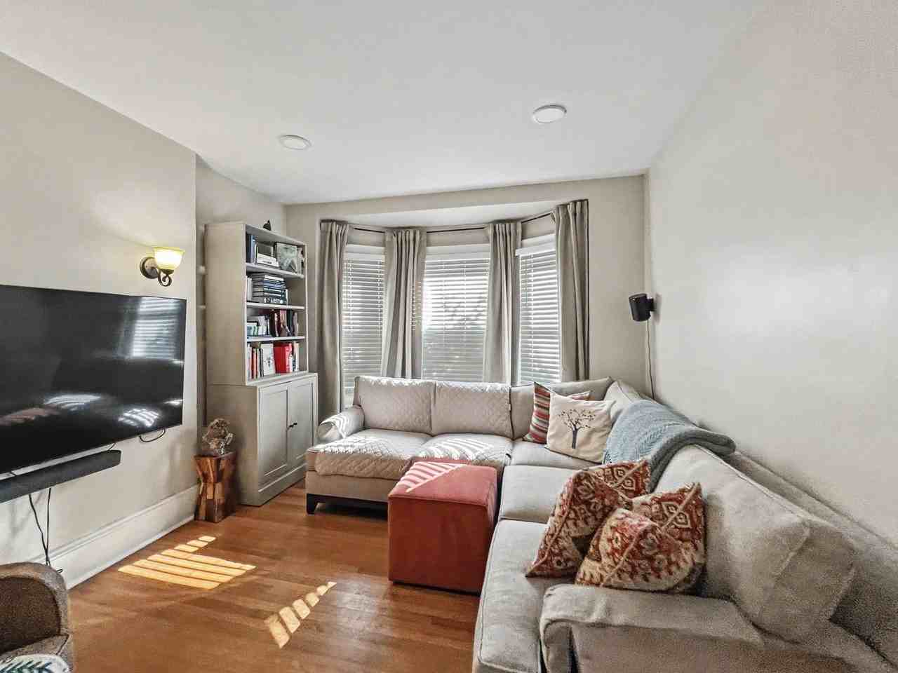 1039 Reese Ave - Photo 2 of 42
