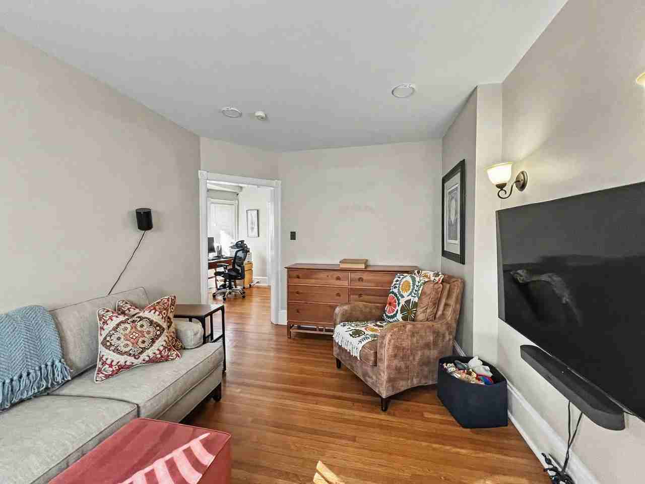 1039 Reese Ave - Photo 3 of 42