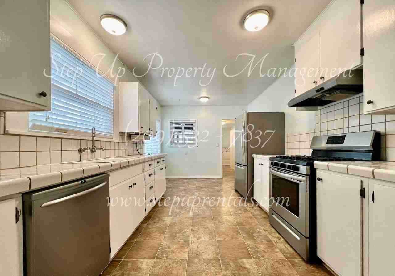 273 Lyons St - Photo 6 of 23