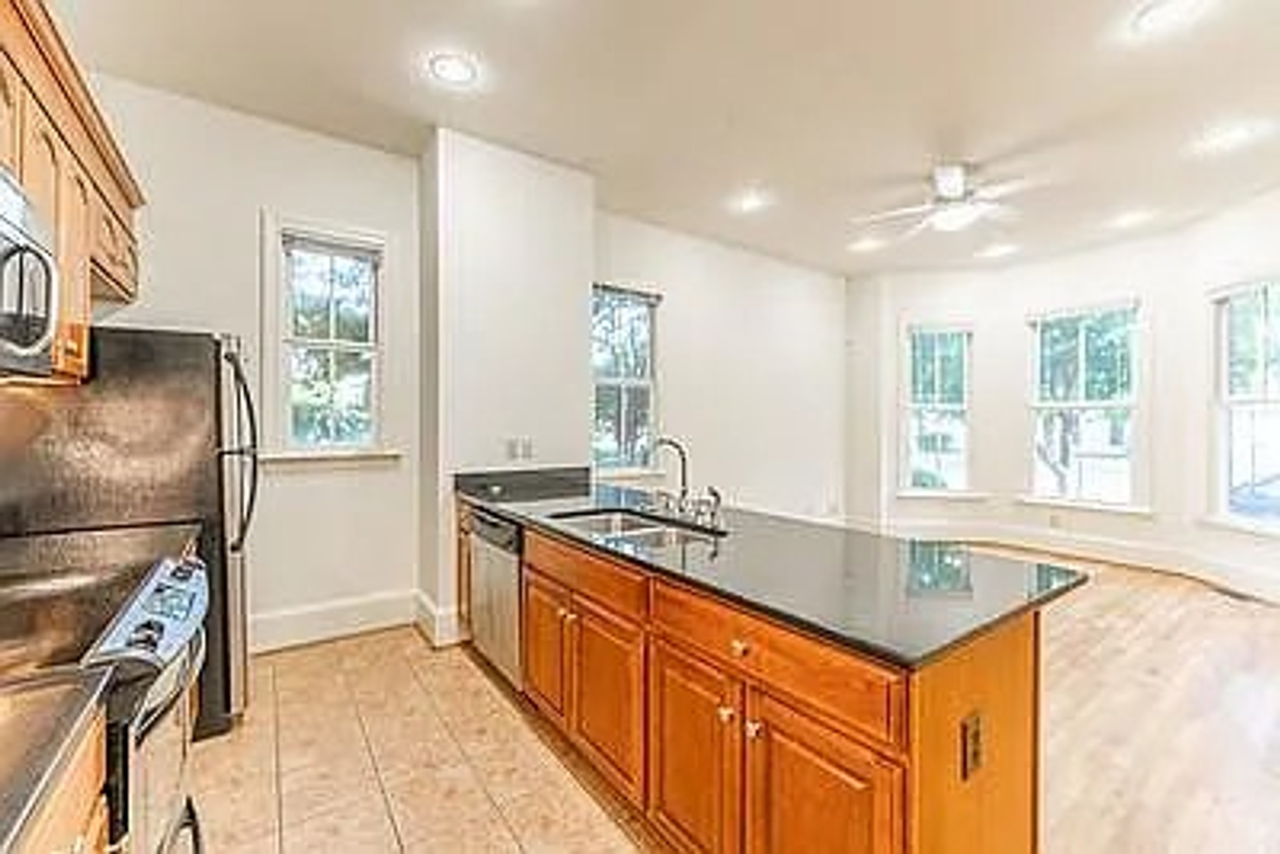1422 W Cary St - Photo 4 of 14