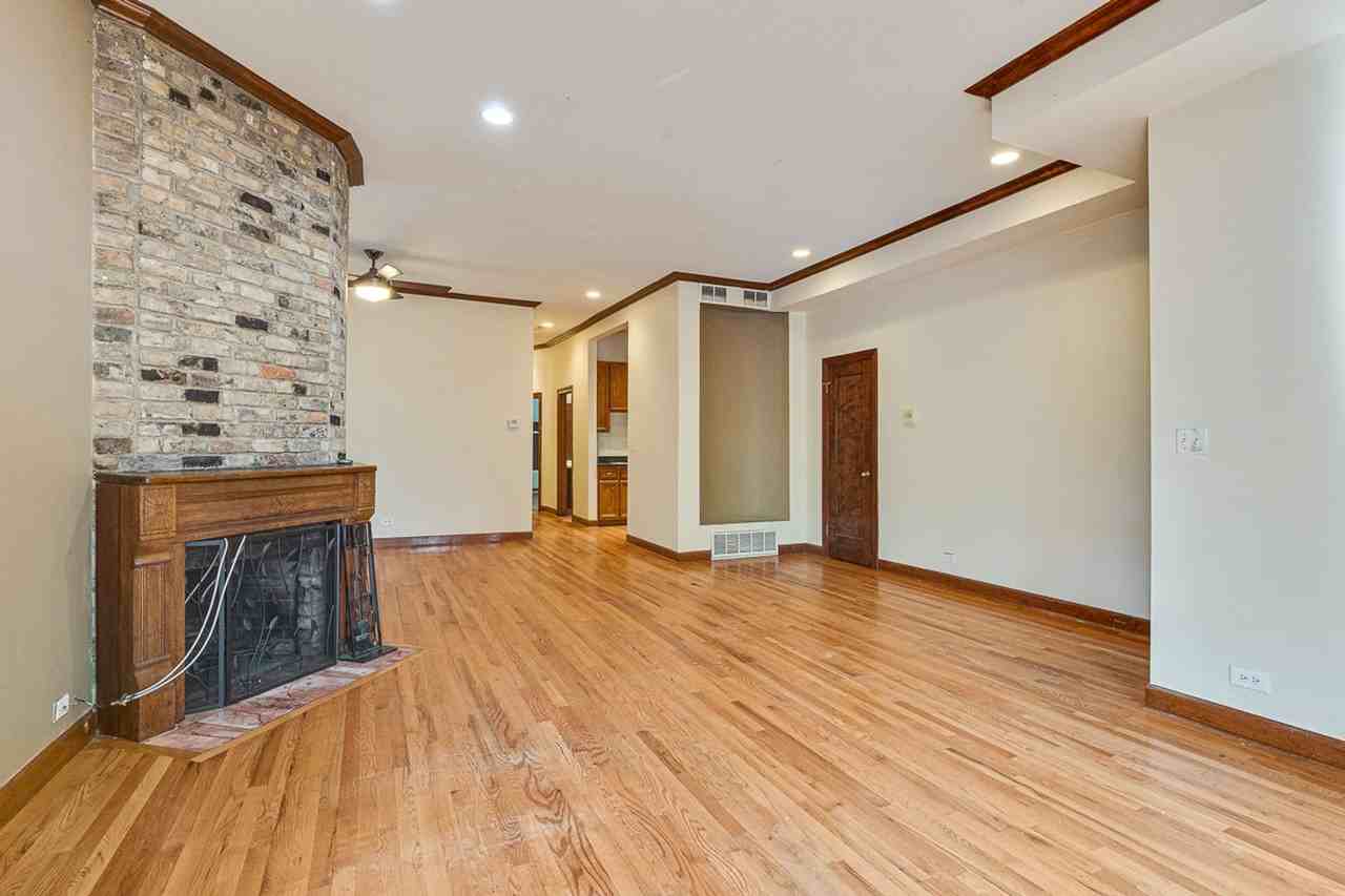 2622 N Wilton Ave - Photo 6 of 48